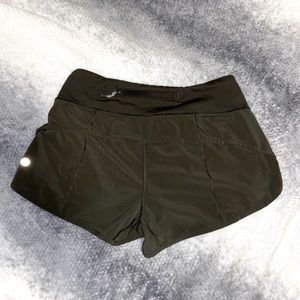 Lululemon Speed Short 2.5” olive low-rise